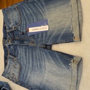 NWT Vigoss Marley Mid Rize Crop Short Size 27